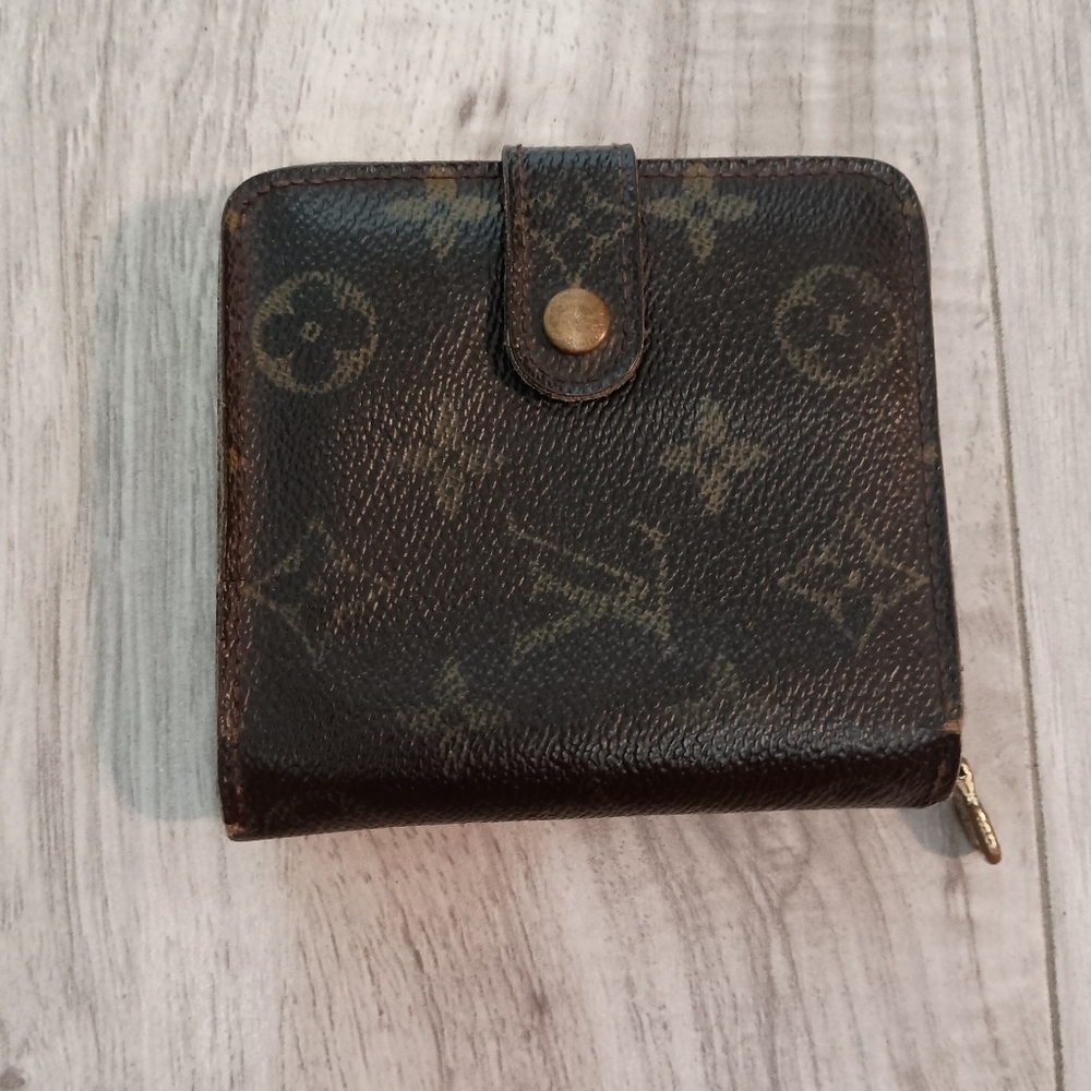 Louis Vuitton Brown Mongram Canvas Wallet Bi Fold